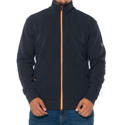 UN CLASSICO RIADATTATO IN CHIAVE MODERNA. QUESTA FELPA CON ZIP OFFRE UNA LINEA PULITA E UN DESIGN ESSENZIALE, PERFETTO PER CHI