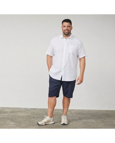Short-sleeved shirt in a lightweight, breathable quality with a relaxed, natural look. The linen-cotton blend ensures comfort an