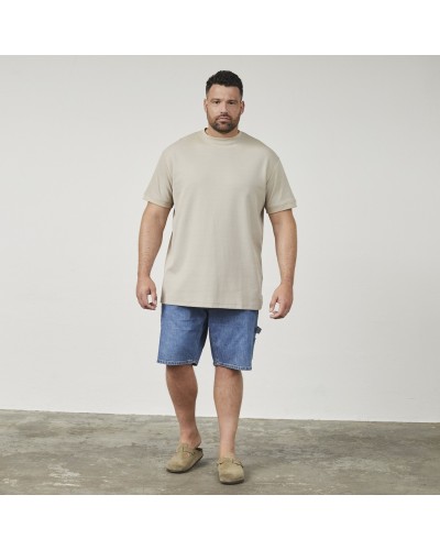 T-shirt in 100% cotton with a clean silhouette and relaxed fit. A comfortable everyday style with a calm, timeless look, easy to