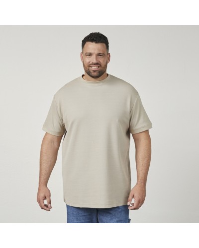 T-shirt in 100% cotton with a clean silhouette and relaxed fit. A comfortable everyday style with a calm, timeless look, easy to