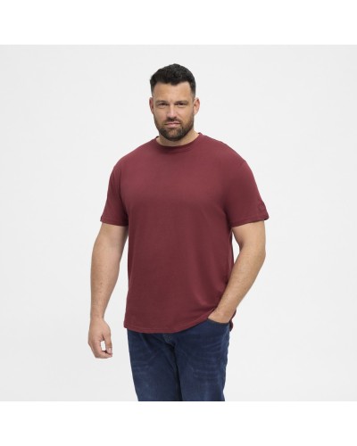 T-shirt O-neck with short Sleeve. it has tape inside neck, soft and very comfortable to wear. Regular fit - true to size Machine