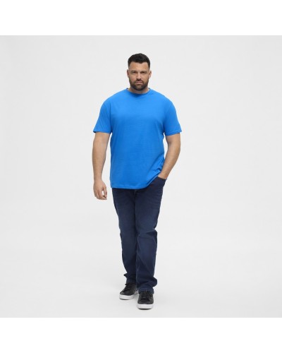 T-shirt O-neck with short Sleeve. it has tape inside neck, soft and very comfortable to wear. Regular fit - true to size Machine